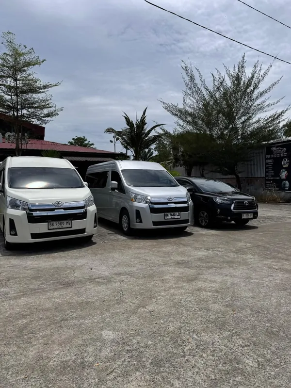 Pilihan kendaraan untuk perjalanan bersama — dokumentasi Wijaya Rent Car